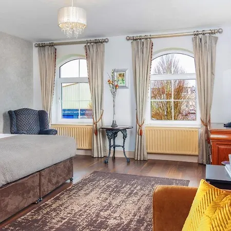 Brook Boutique 4*