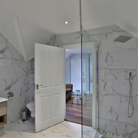 Brook Boutique 4*